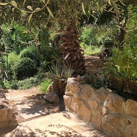 One Bedroom Stone Apartment Jerusalem Exterior photo